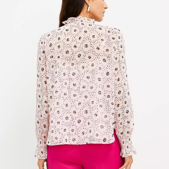 🔥Loft Women’s Floral Daisy Ruffle Tie Neck Blouse - Picture 3 of 9